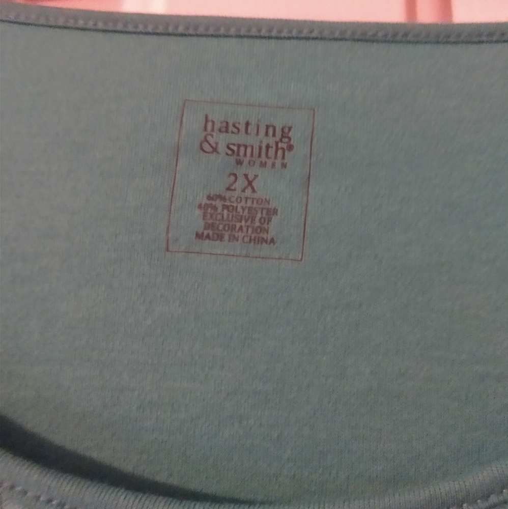 Cotton Tshirt with cutout lace front Hastings and Smith green 2xl